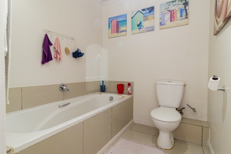 2 Bedroom Property for Sale in Gansbaai Central Western Cape
